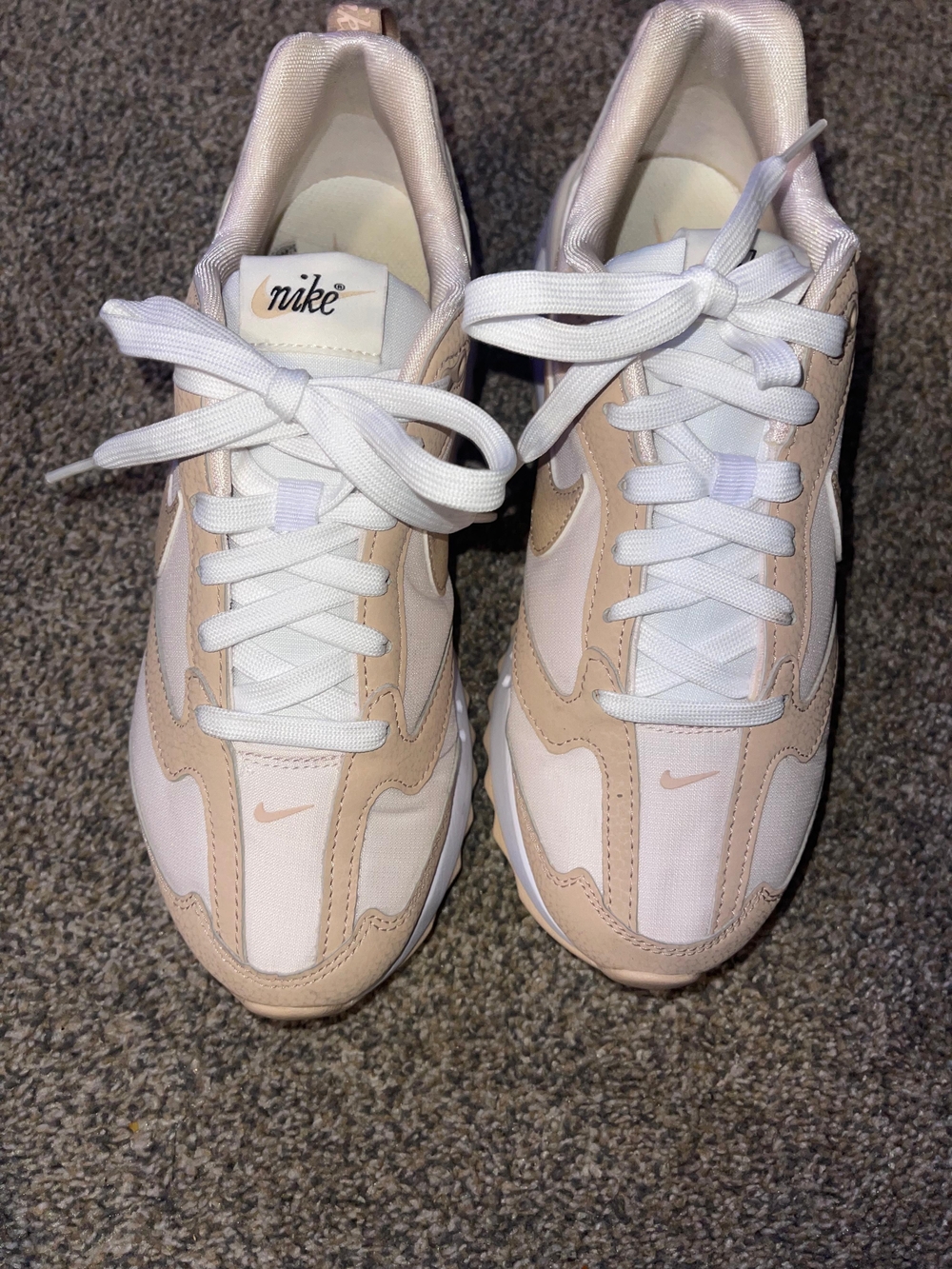 Nike Air MAX DAWN Pale Pink & White Low-Top Sneakers